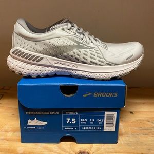 Women’s brooks adrenaline 7.5 brand new
